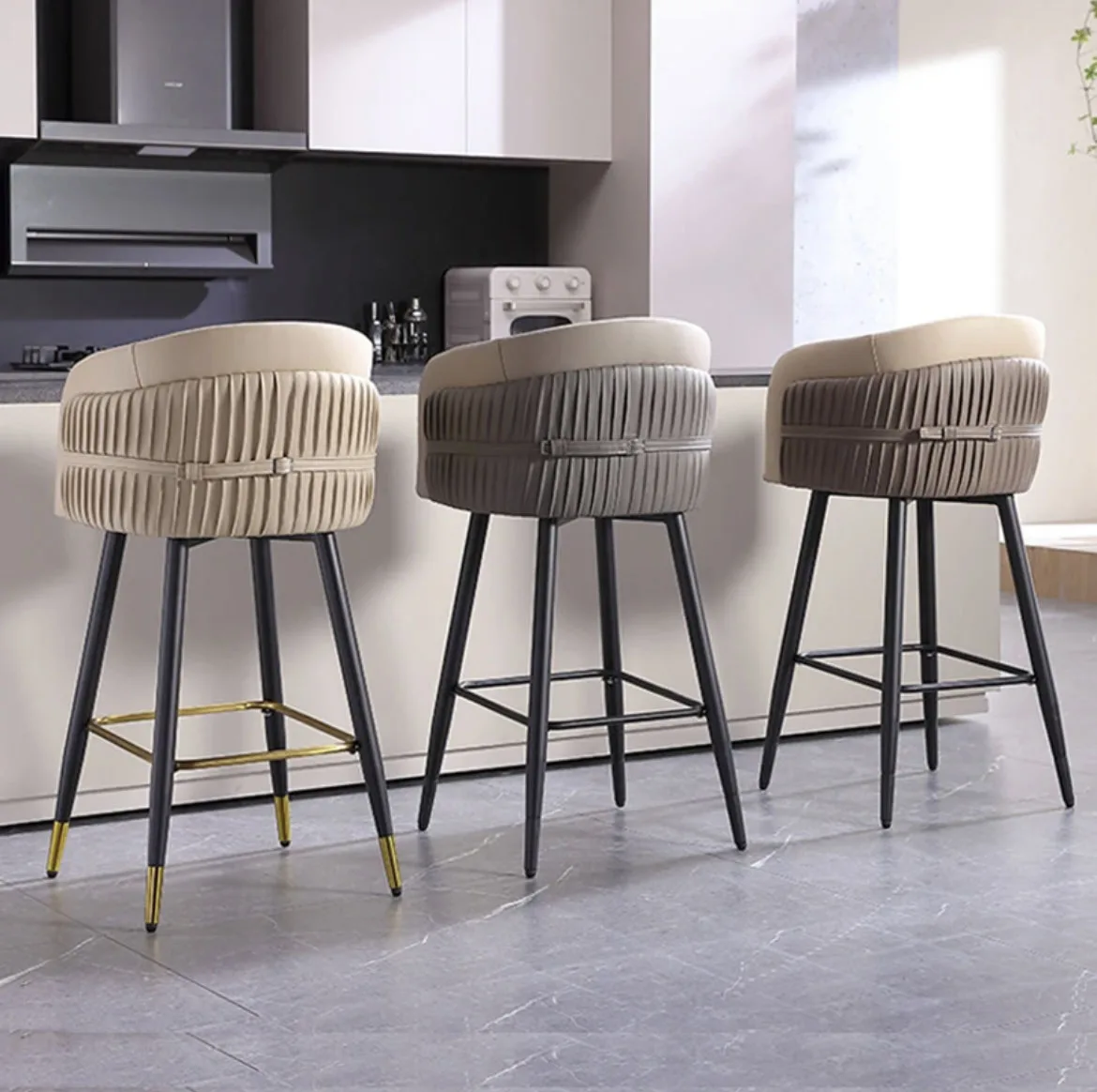 Durable High Bar Stool Small Bar Furniture for Multiple Scene Applications