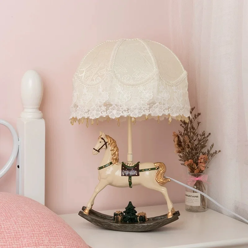 European princess dreamy Korean girl cute cartoon children's room girl heart lace desk lamp bedroom bedside lamp