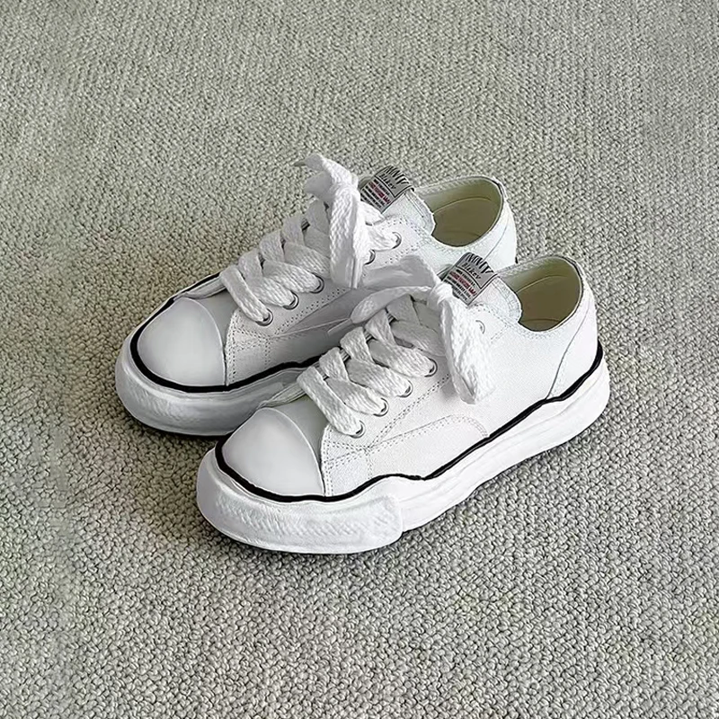 New 2024 canvas Japanese dissolved small sneakers for men, lightweight and versatile fashionable outdoor sports and casual shoes