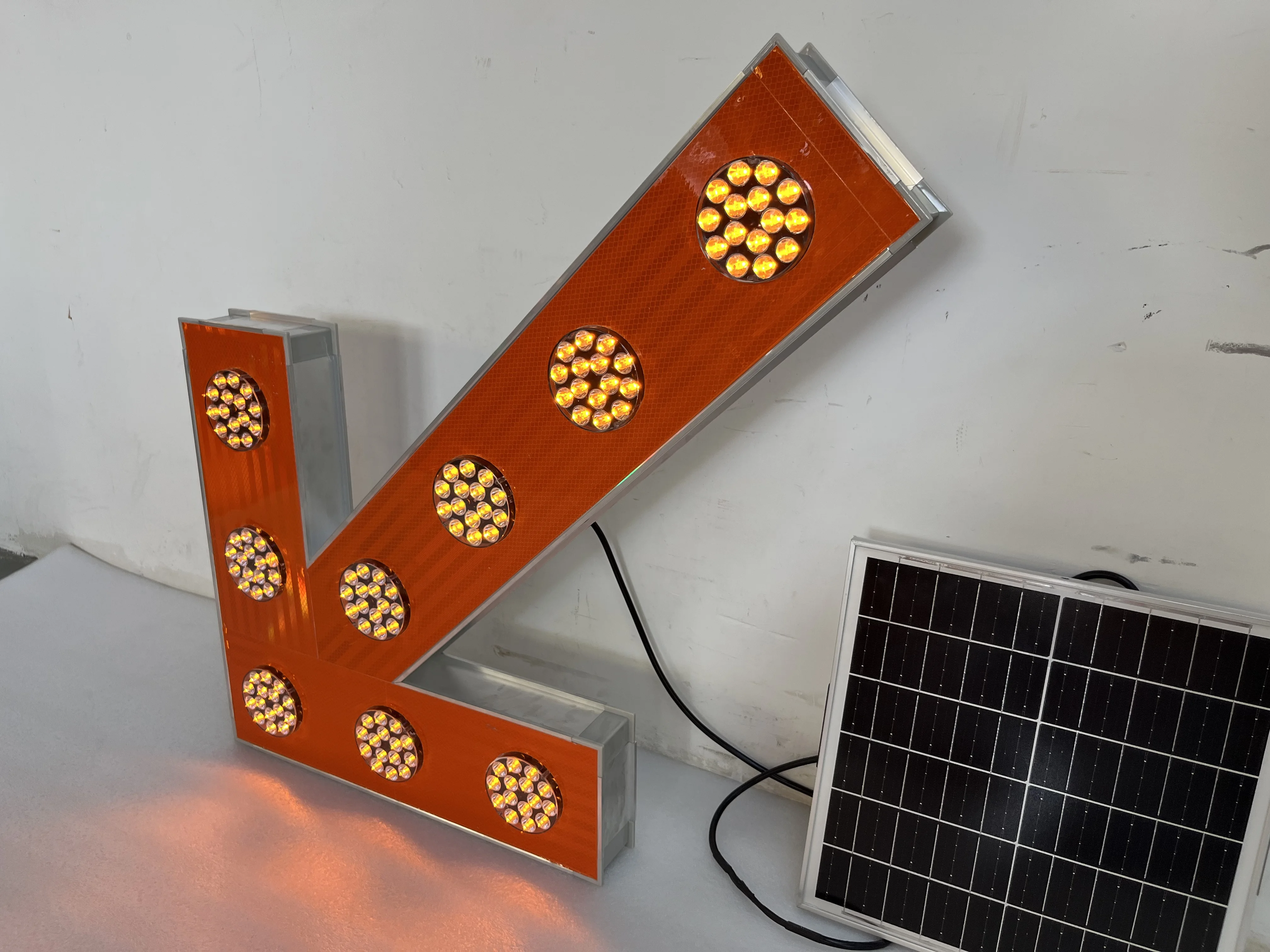 Solar Amber Warning Flashing LED Arrow Light enhances road safety