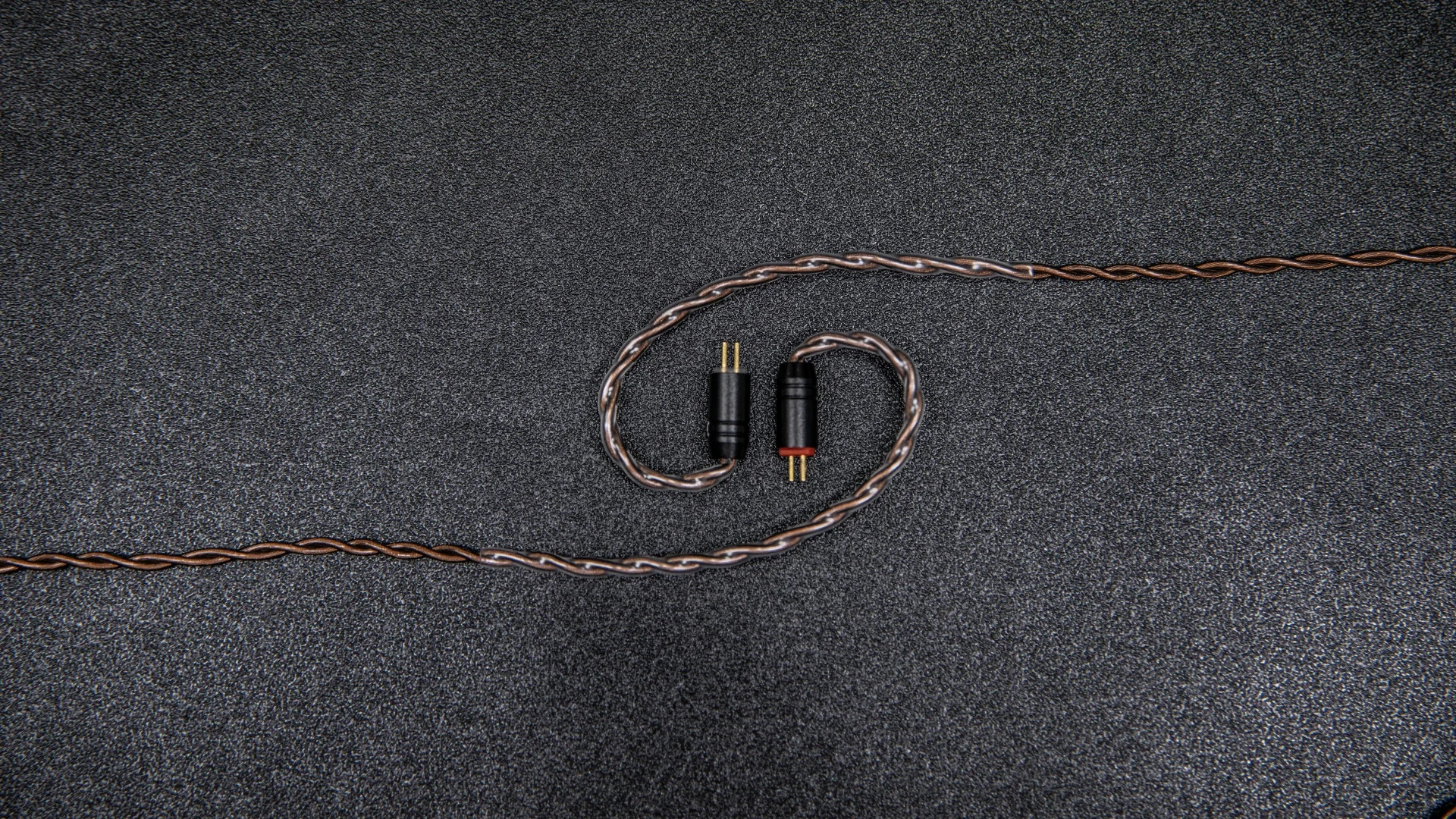 ZiiGaat Z-01 IEM-Kabel, 4-adrig, aus Einkristall-Kupferdraht mit hochwertigem, abnehmbarem 0,78-mm-2-Pin-Anschluss – Detail 1