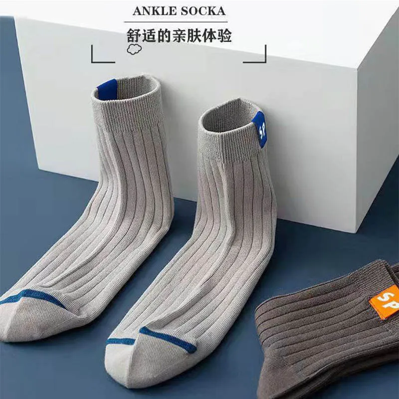 Calcetines de tubo medio para hombre, medias transpirables, versión coreana, alfabeto, baloncesto, deportes, tendencia de negocios, Otoño e Invierno