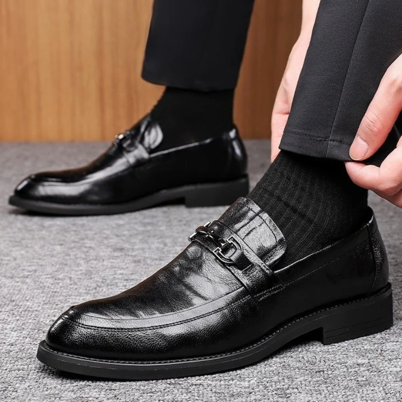 

Весенне-осенняя черная мягкая мужская официальная обувь 2025 Trend, легкая кожаная обувь для вечеринок, элегантная и классическая мужская обувь 39 года