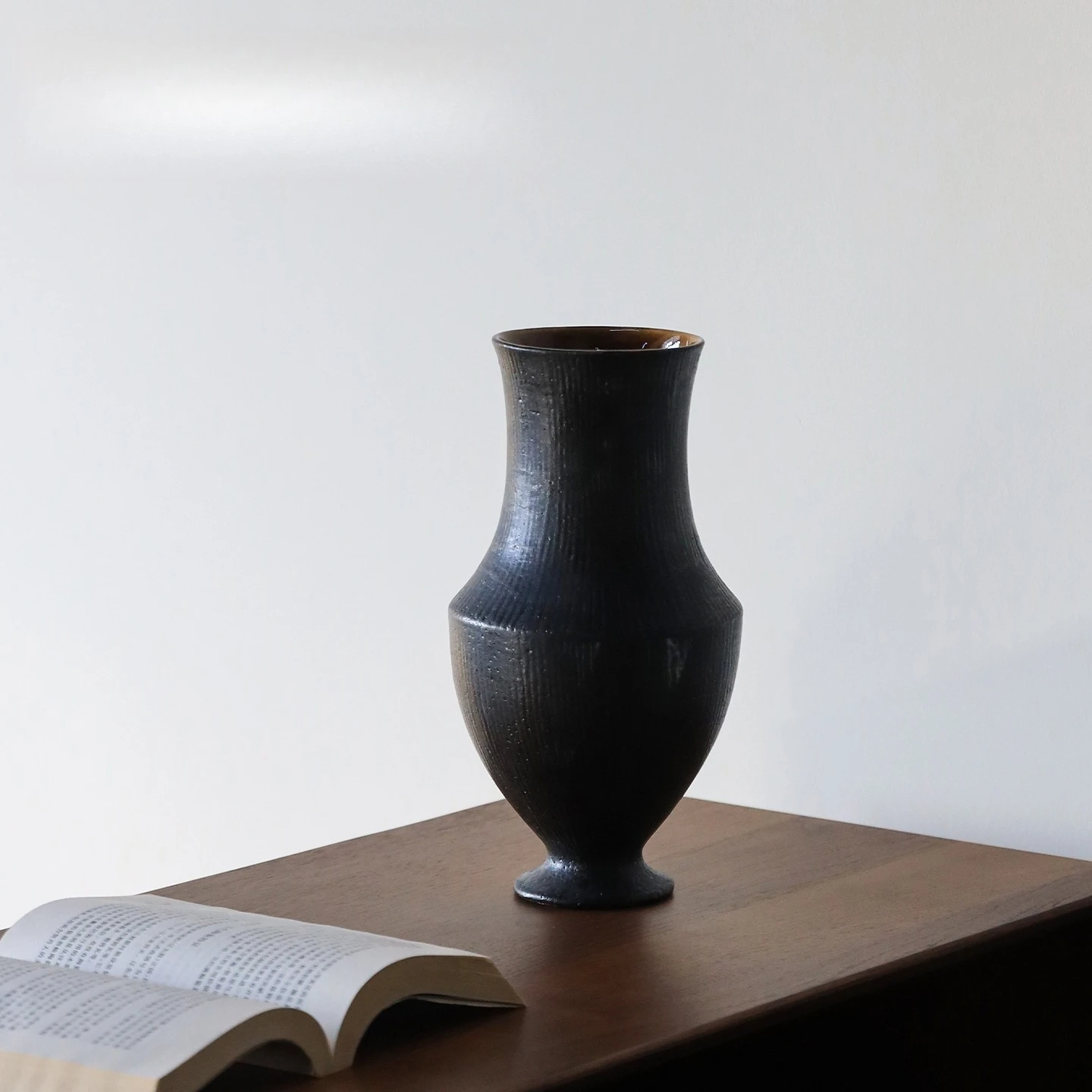 Rustic Black Ceramic Vase, Vintage Chinese Style Flower Vase for Home Decor