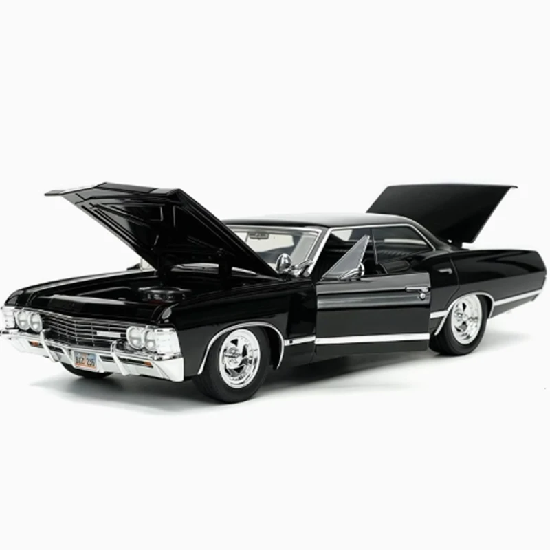 

Jada масштаб 1:24 1967, модель автомобиля из сплава Impala SS с фигуркой, статическая коллекция, украшенные праздничными подарками, игрушки