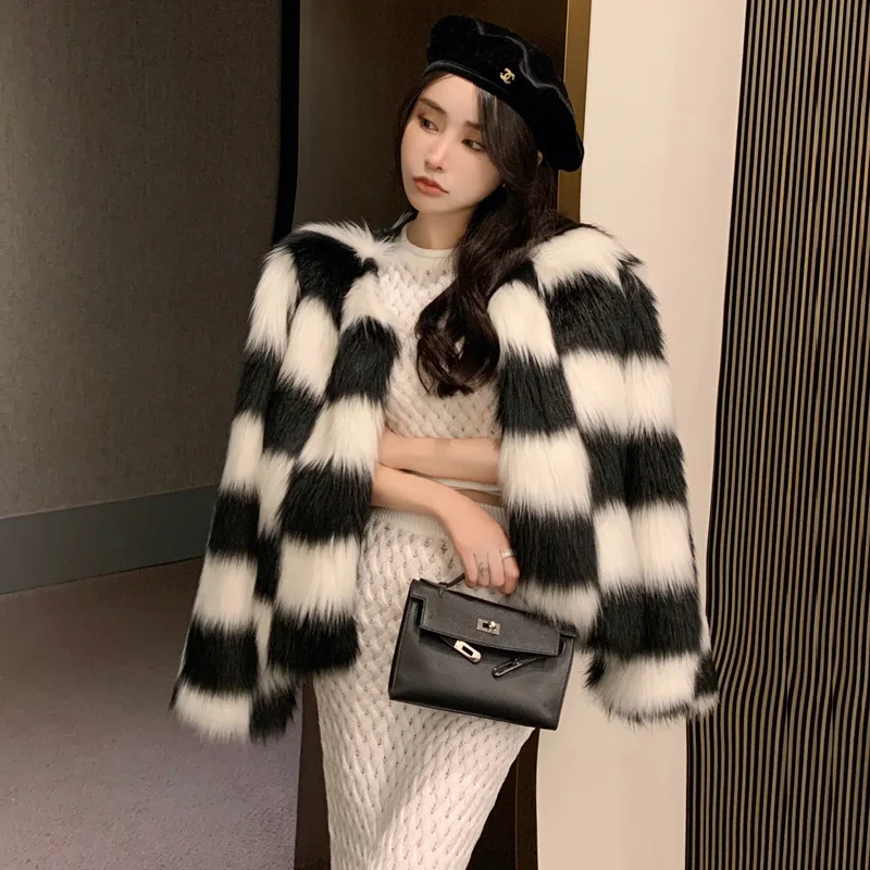 Women\'s Checkerboard Fur Coat Fox Fur Thick Black and White Plaid Short Winter Jacket Korean Faux Fur Coat Fake Fur Overcoat