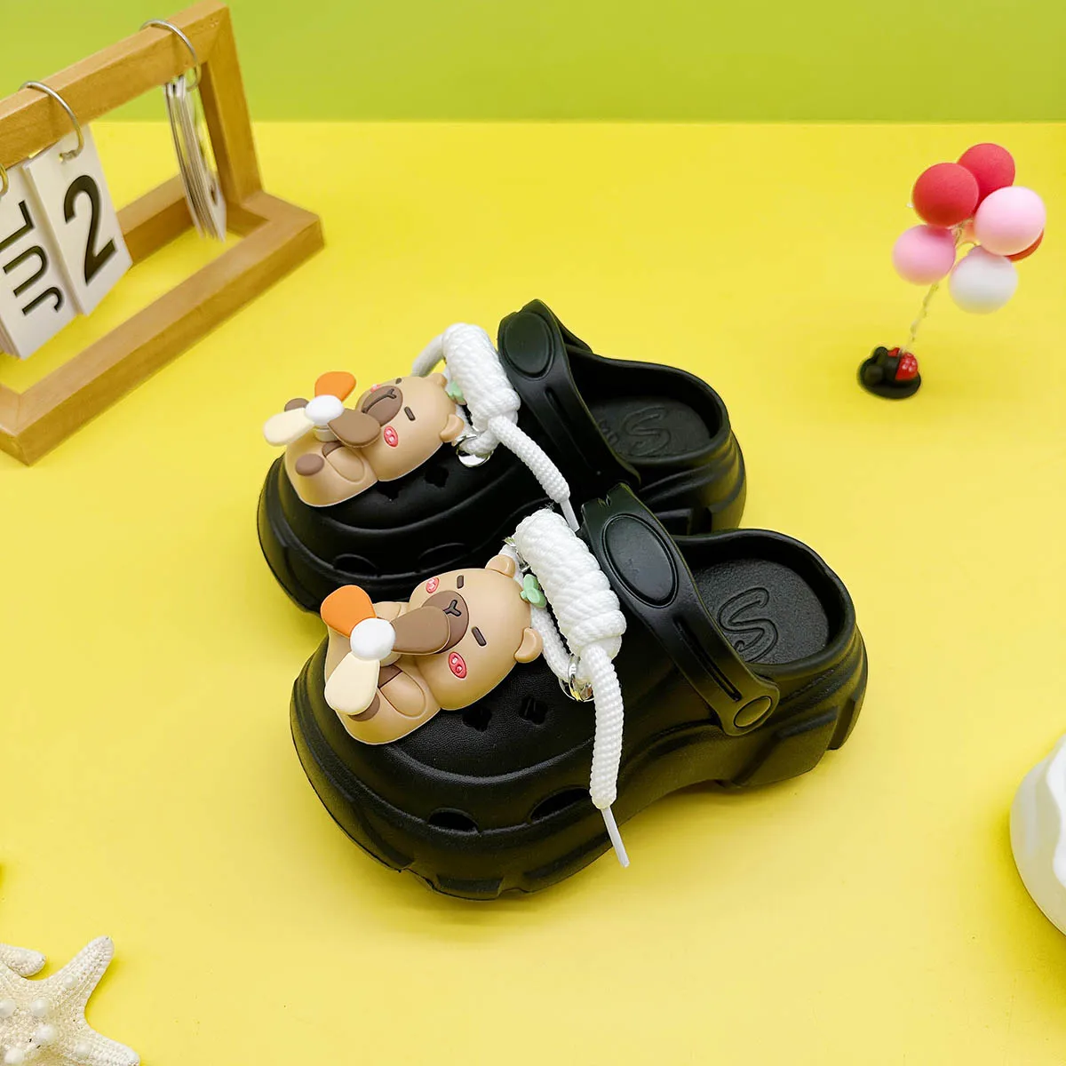

New Stylish Versatile Cartoon Strap Capybara Clogs with Soft Non-Slip Soles, Closed-Toe Sandals for Boys and Girls, Model 606