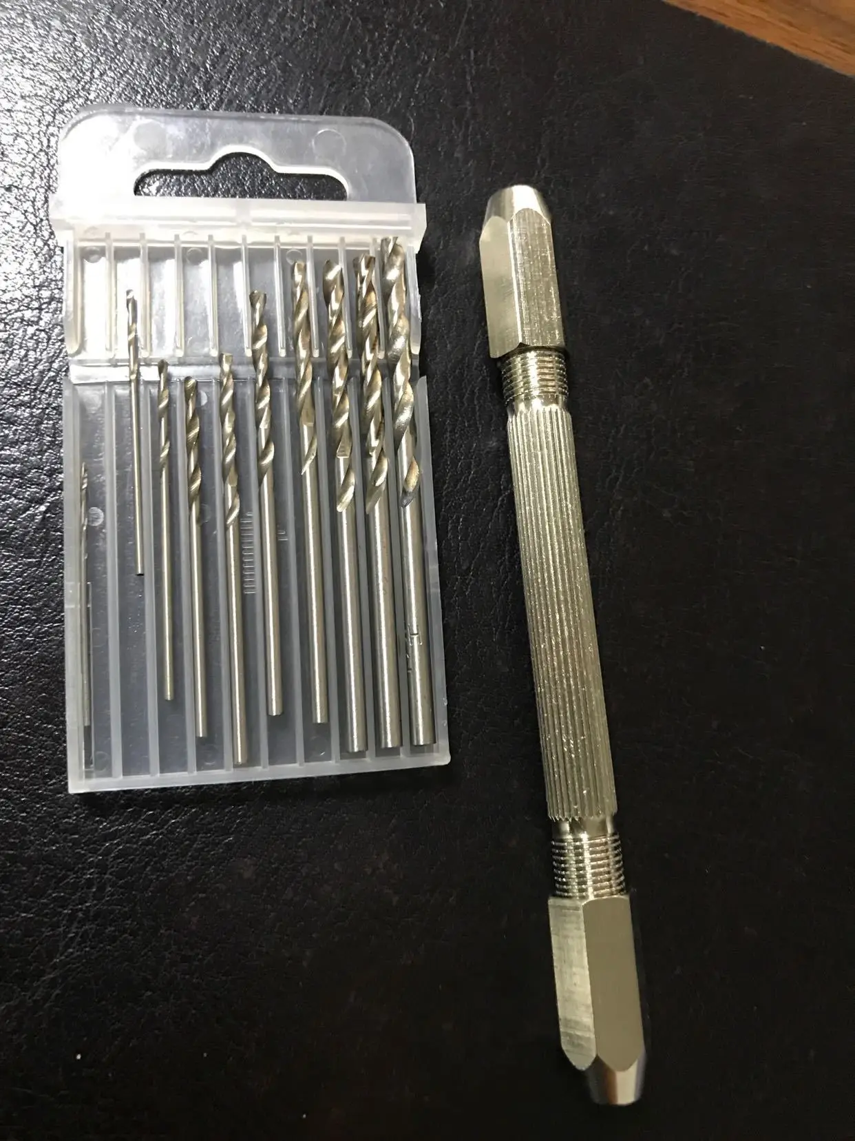 Manual Hand Drill Mini Twist Drill Hand Twist Drill for Walnut Olive Nut Carving Hand Drilling Tool