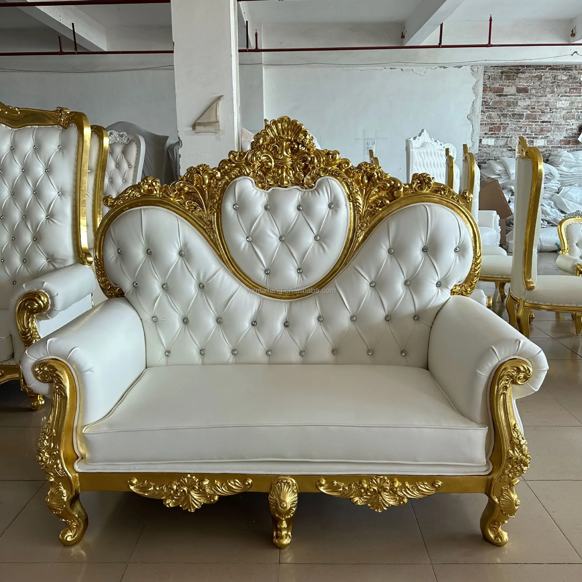 Wholesale Luxury White and Golden Single Sofa High Back Classic Wedding Banquet King Queen Royal Throne Chair