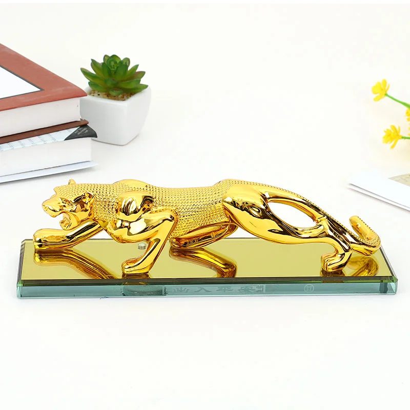 

Personalized Creative Resin Handicrafts, Golden Leopard Electroplated Golden Leopard Car Interior