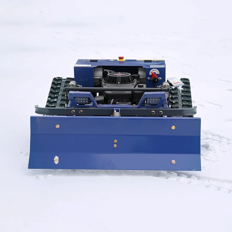 

Индивидуальная настройка заводского производства газонокосилок с дистанционным управлением позволяет модифицировать их в снегоуборочные машины для очистки дорог от снега.