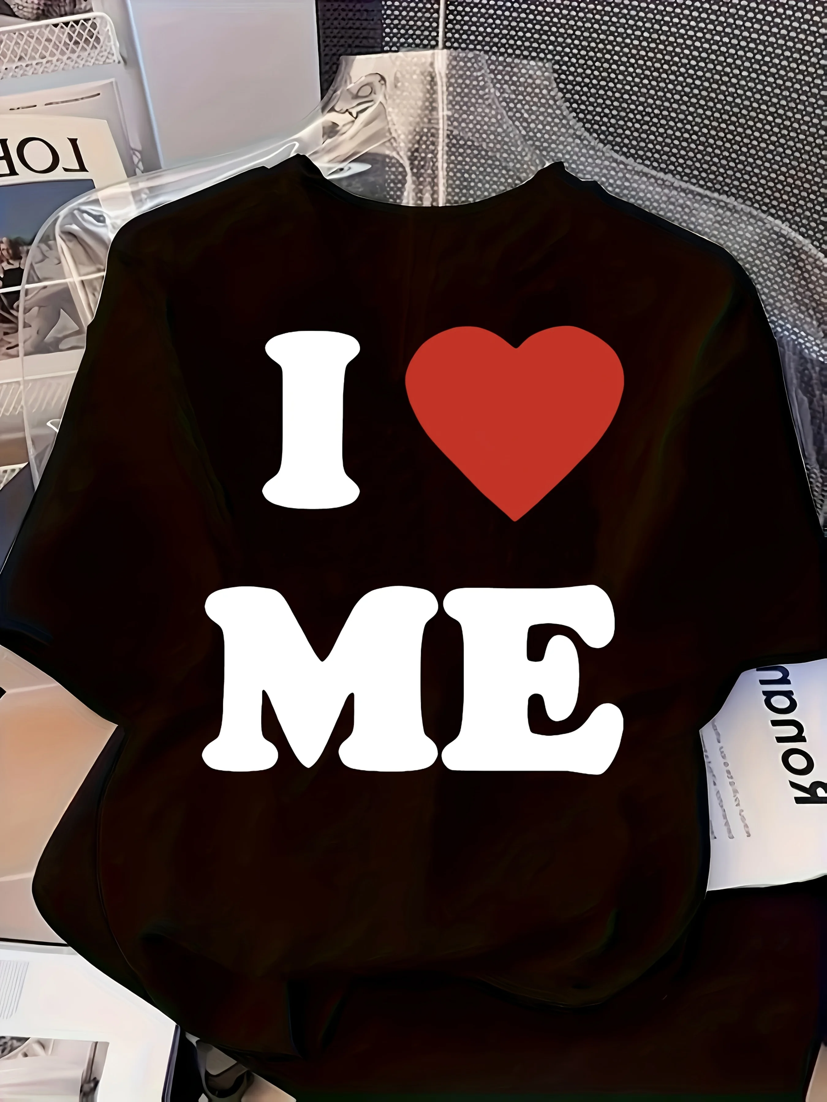 تي شيرت نسائي كاجوال بأكمام قصيرة - "I Love Me" مطبوع تأكيد إيجابي أسود مع ملابس جمالية بحروف بيضاء