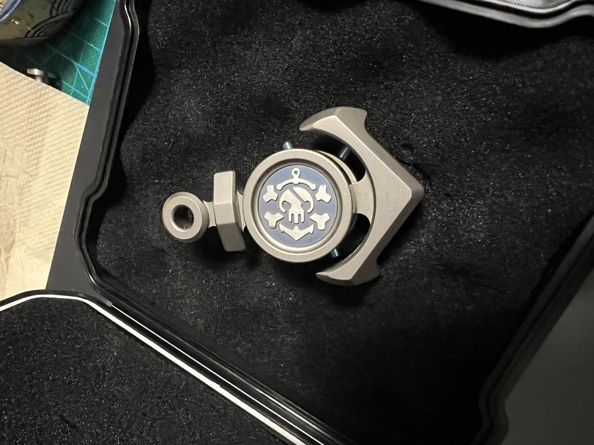 

Voyager titanium alloy fingertip gyroscope decompression EDC