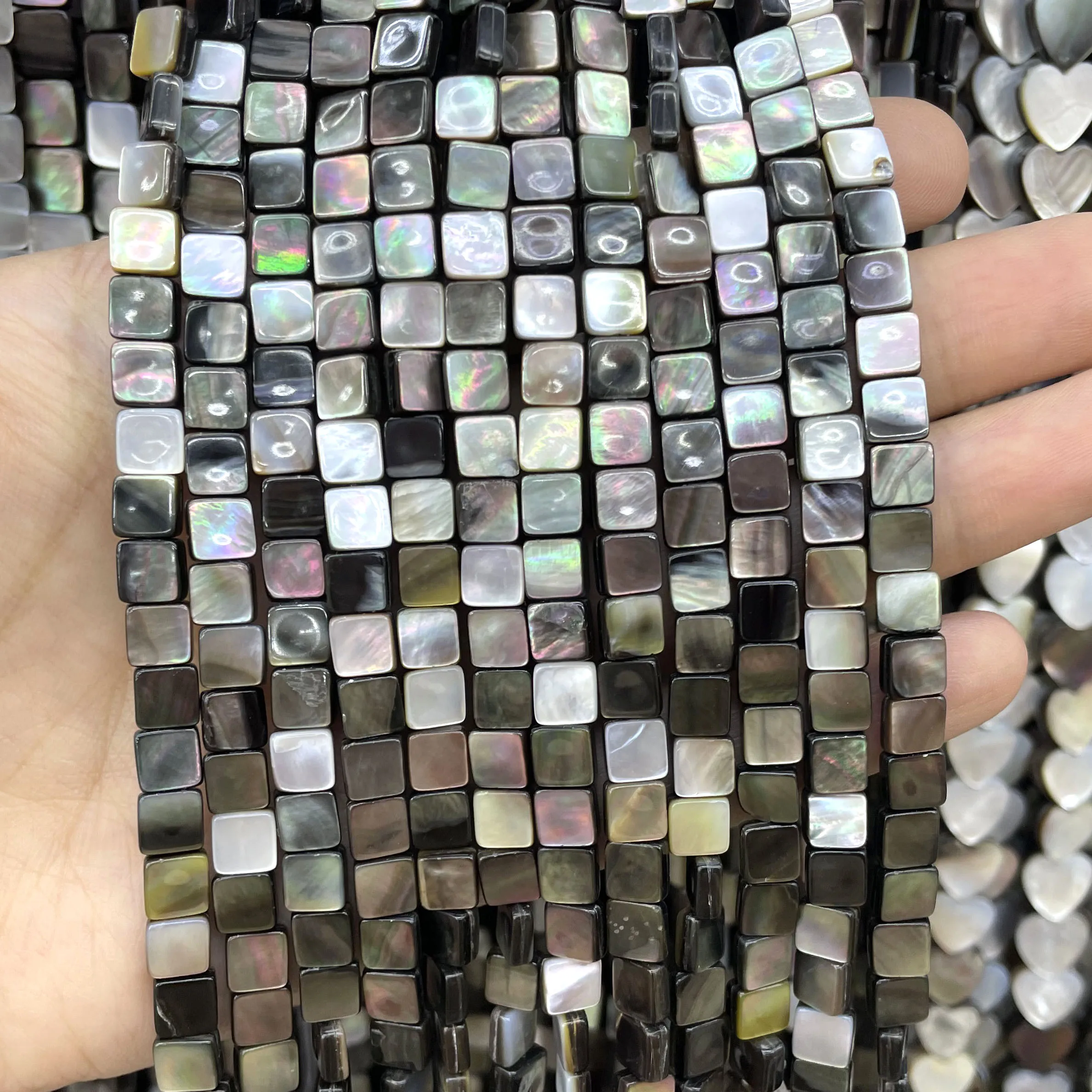 Natürliche schwarze Perlmutt-Muschelperlen in quadratischer und herzförmiger Form, lose Abstandsperlen für die Schmuckherstellung, DIY-Armband-Zubehör. – Detail 2