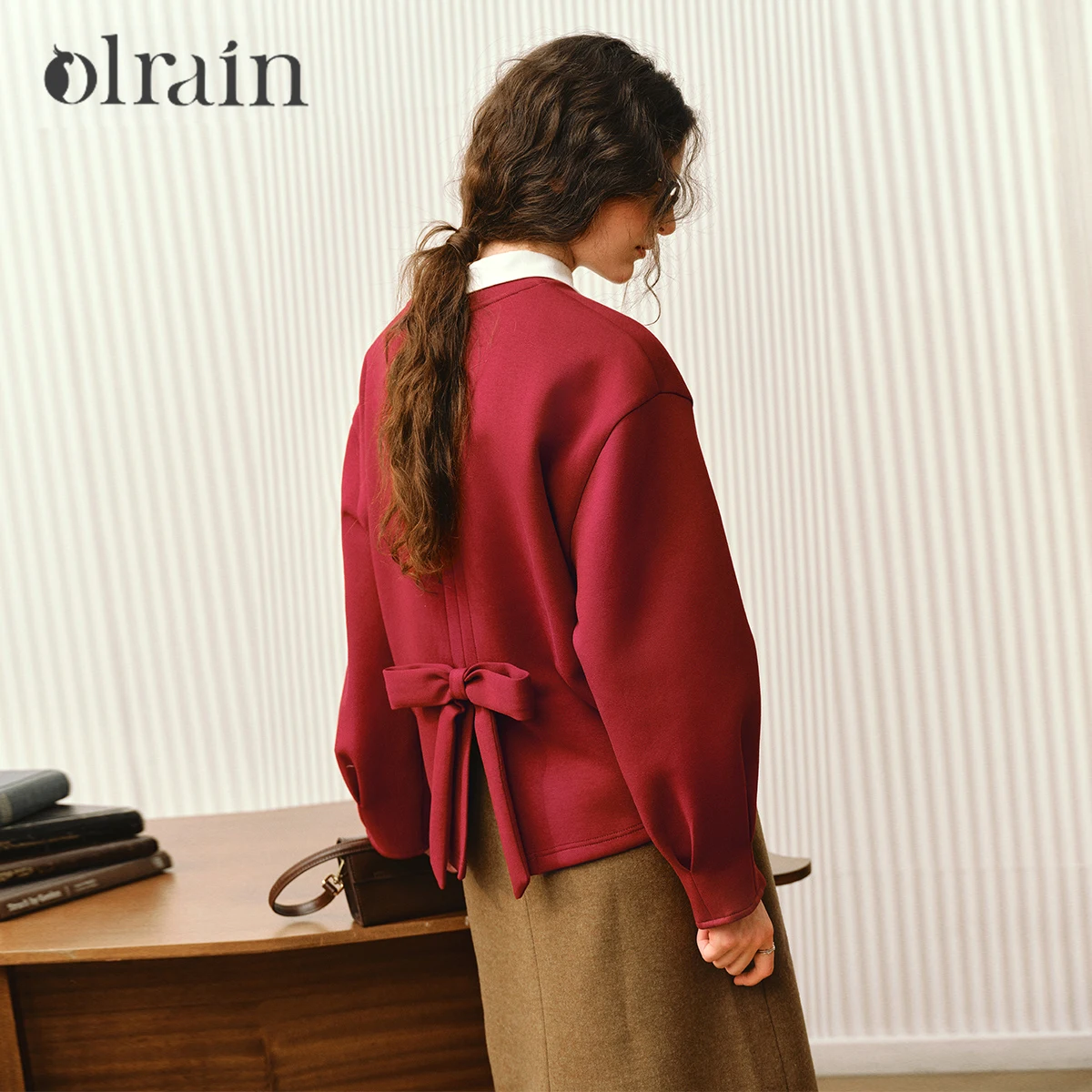 OLrain Women's Sweatshirts French Back Bow Design Sweater 2025 Autumn O-neck Long Sleeve Pullovers Solid Knit Tops O57QR001290