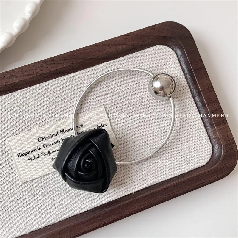 Рисунок 5 - Ретро резинка для волос с цветком розы