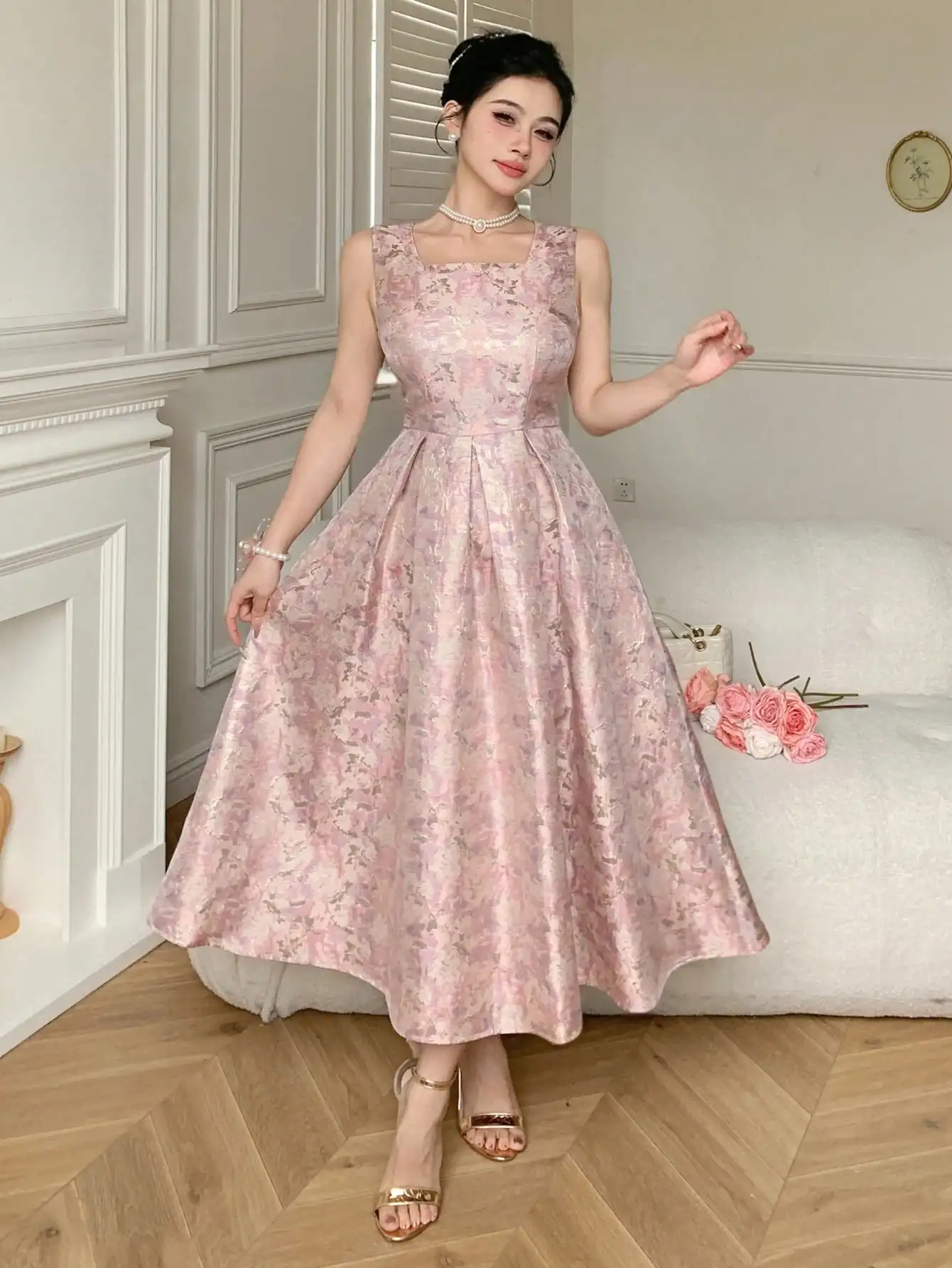 

Розовое платье миди А-силуэта без рукавов с квадратным вырезом и цветочным жаккардовым узором