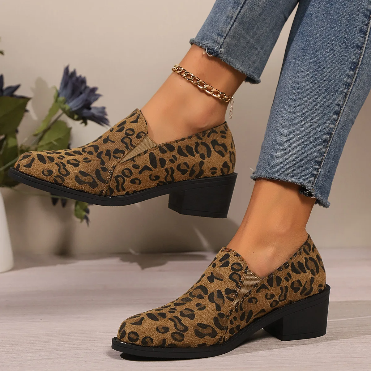 Neue dicke Absätze Slipper Frauen Herbst Slip auf Leoparden muster Pumps Frau plus Größe spitzen Zehen Freizeit schuhe Mujer 43