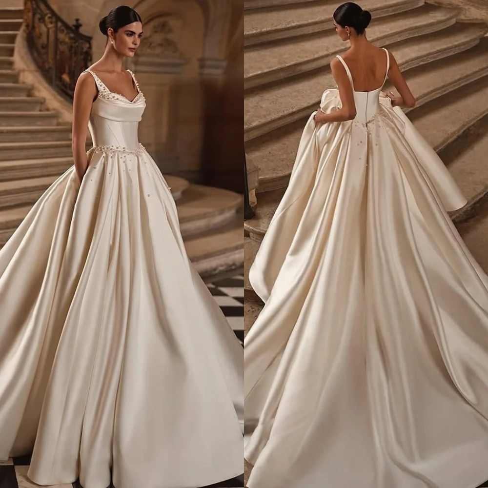 Maßgeschneidertes elegantes Abendkleid mit Spaghettiträgern und exquisiten Satin-Brautkleidern für besondere Anlässe und Brautkleider mit zarten Perlen