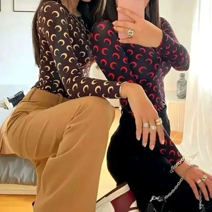 

Women's Moon Printed Graphic T-shirt Stretchy Slim Fit Cleanfit Style Winter Fashion Ladies Short Outerwear