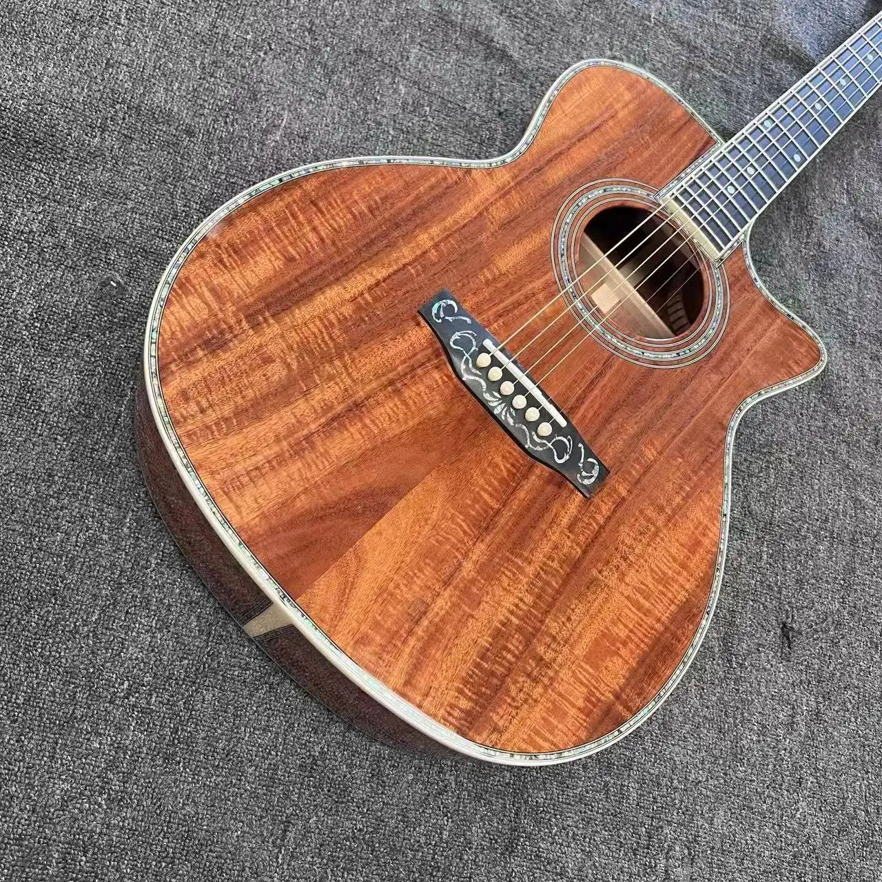 

В НАЛИЧИИ ОДИН ЭКЗЕМПЛЯР, Акустическая гитара Custom 40" Deluxe Cutaway Solid KOA OMKAA с отделкой из перламутра, версия с цельной задней и боковыми деками из KOA.