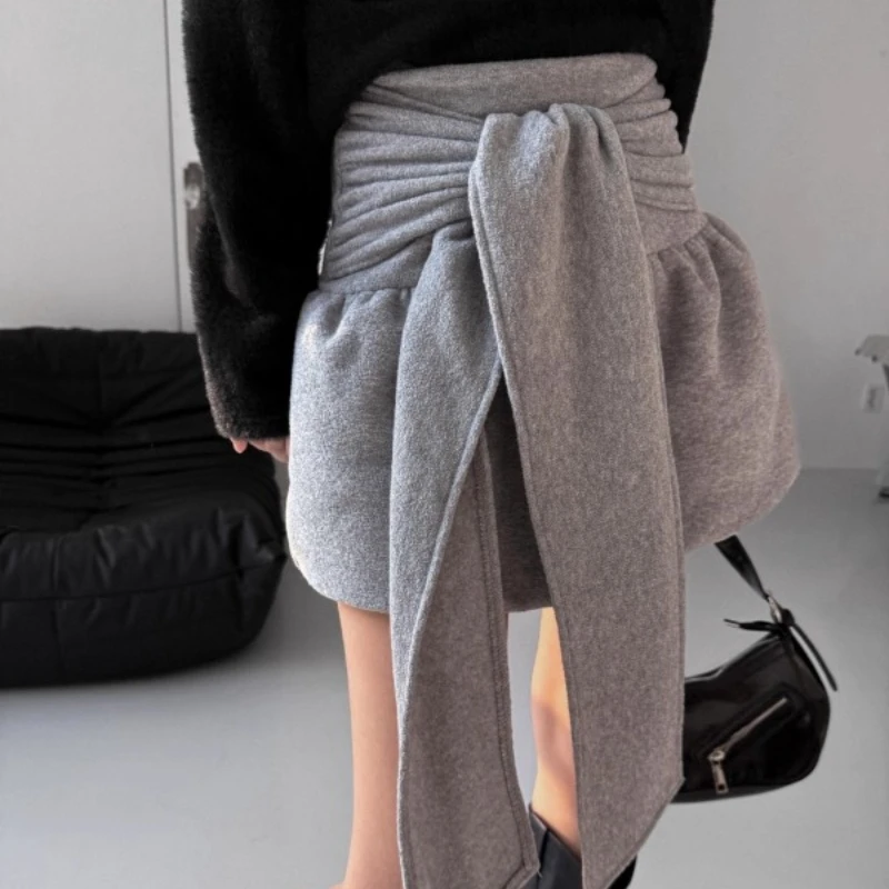 Gonna da donna grigia irregolare retrò americana 2025 Inverno Nuovo stile Lace-up Design a pieghe Personalità Puffy Gonne corte da donna