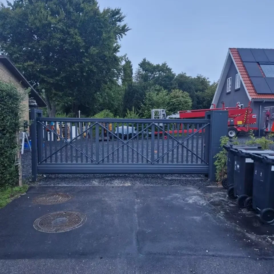 

Automatic Industrial Aluminum Alloy Gate Cantilever Sliding Entrance For Outdoor Driveways Smart Electric Sliding Gate