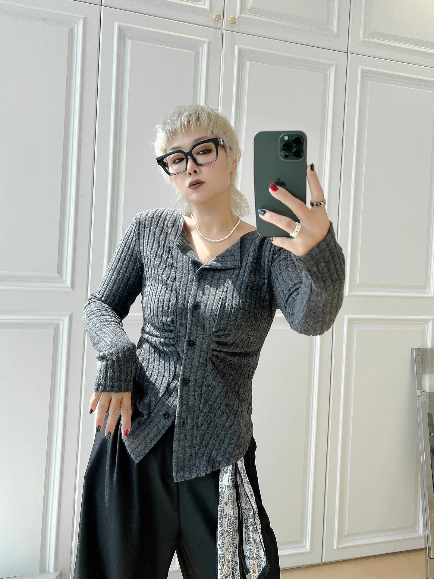 

Американский ретро Slim Fit Long Sve V-Ne Spicy Girl Топ больших размеров Женский модный дизайн Осенний модный маленький утюг