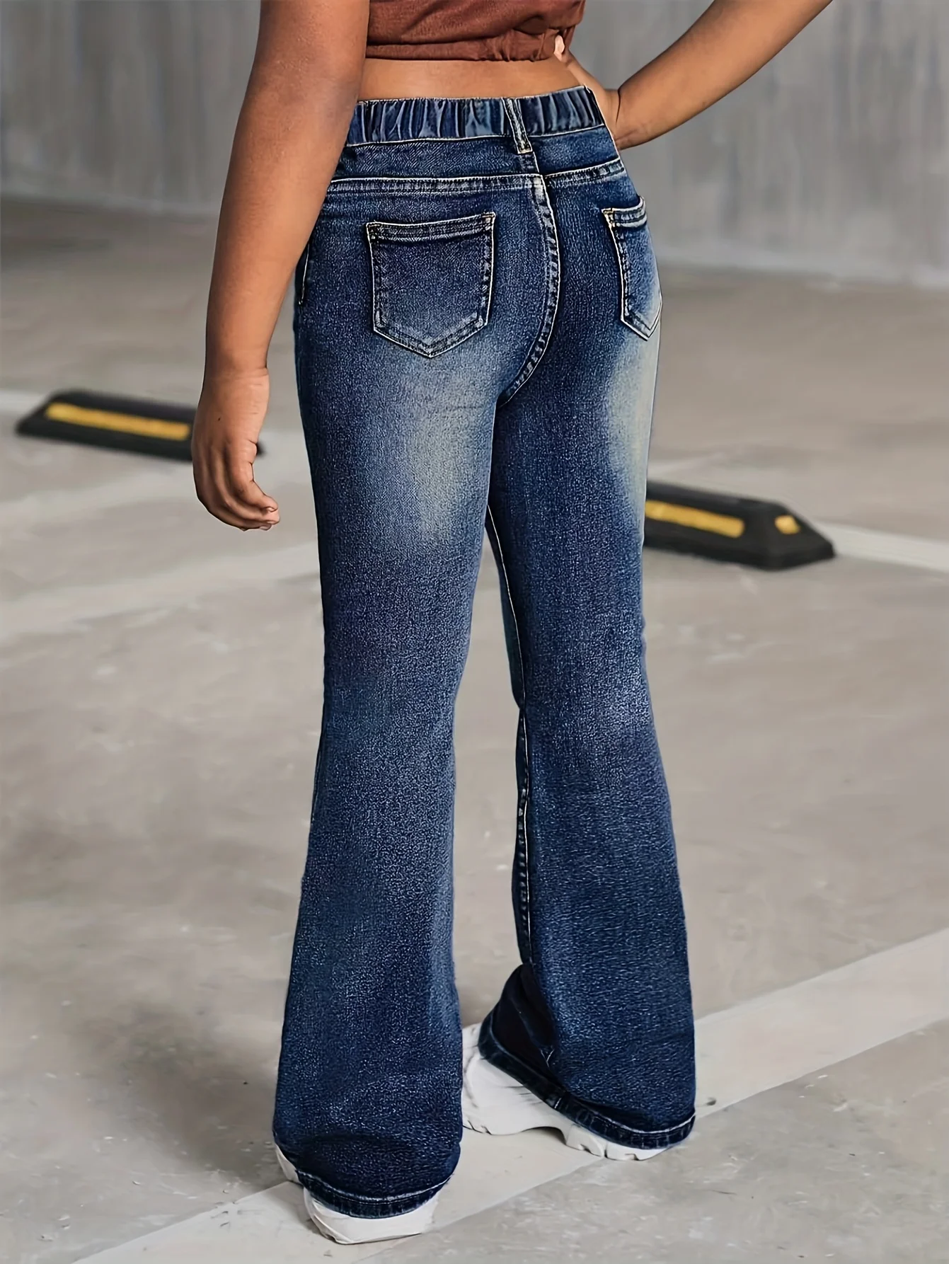 Girls' School-Style Fashion Wide-Leg Jeans, Elastic Waist and Comfortable Fabric, Suitable for All Seasons to Wear.