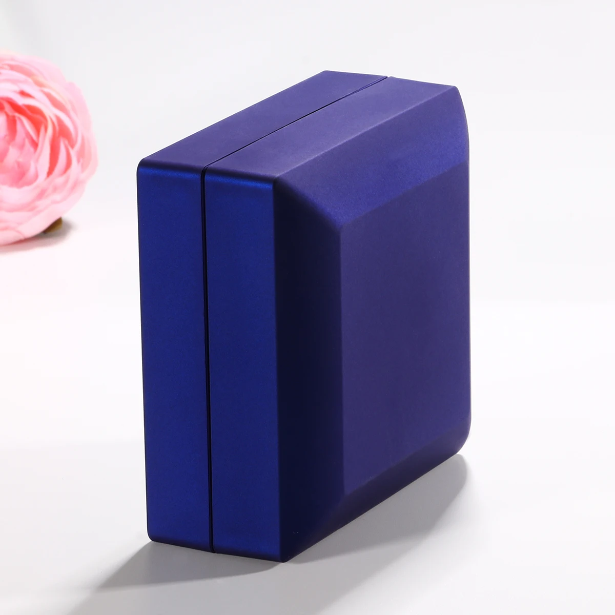 

Blue Led Lighted Jewelry Gift Box Rubber Material Plush Interior Bangle Bracelet Display Case Accessories