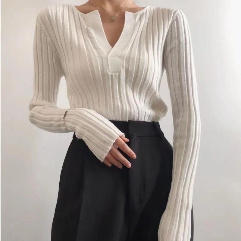 2024 Autumn/Winter New Knitted Sweater for Women to Look Thin and Wear Externally, V-neck Bottom Shirt, Long Sleeve Top