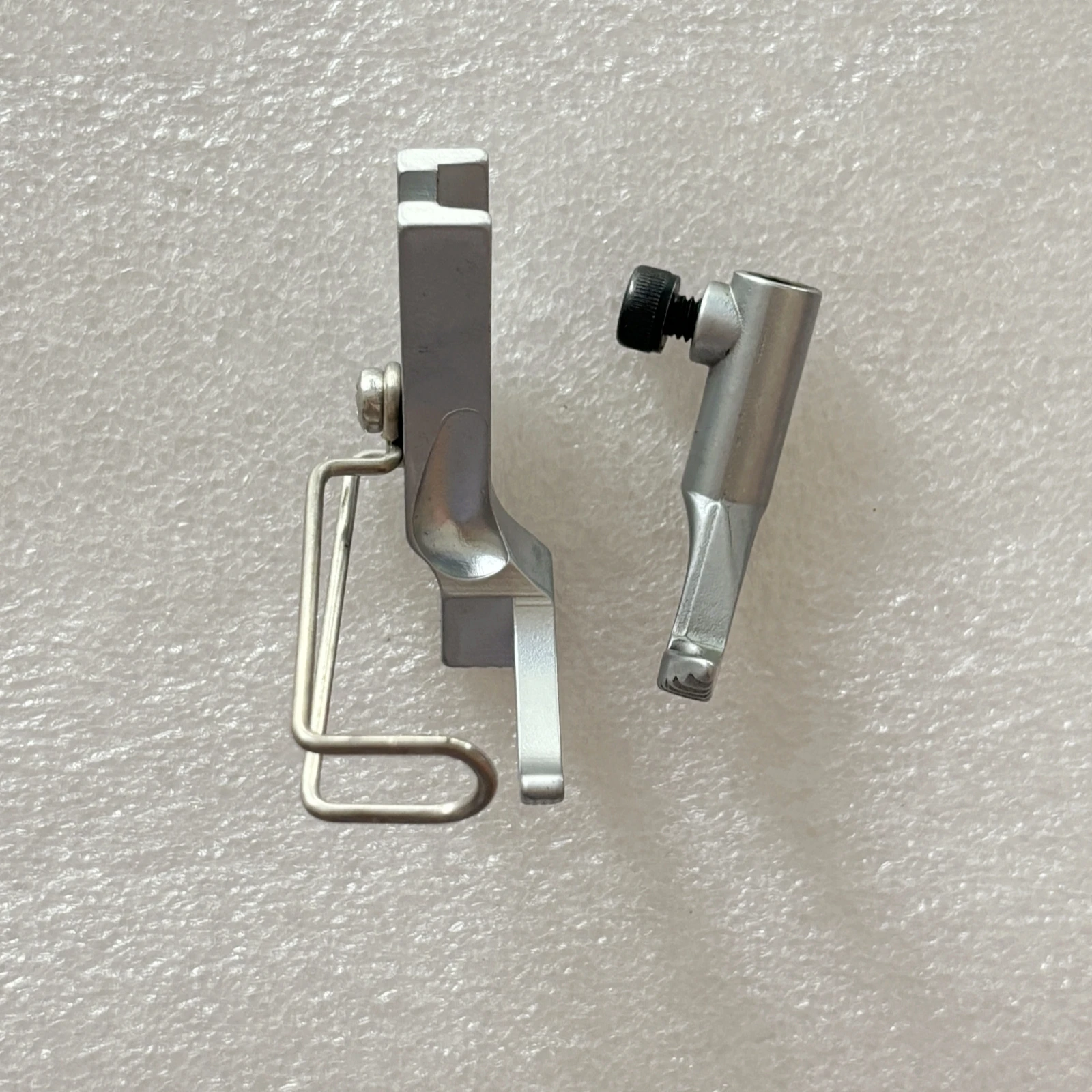S67ZL / S67ZR Left / Right Zipper Knurled Presser Foot Compatible with Durkopp Adler 67,167,267,69,269 JUKI LS-1342,LS-1342-7