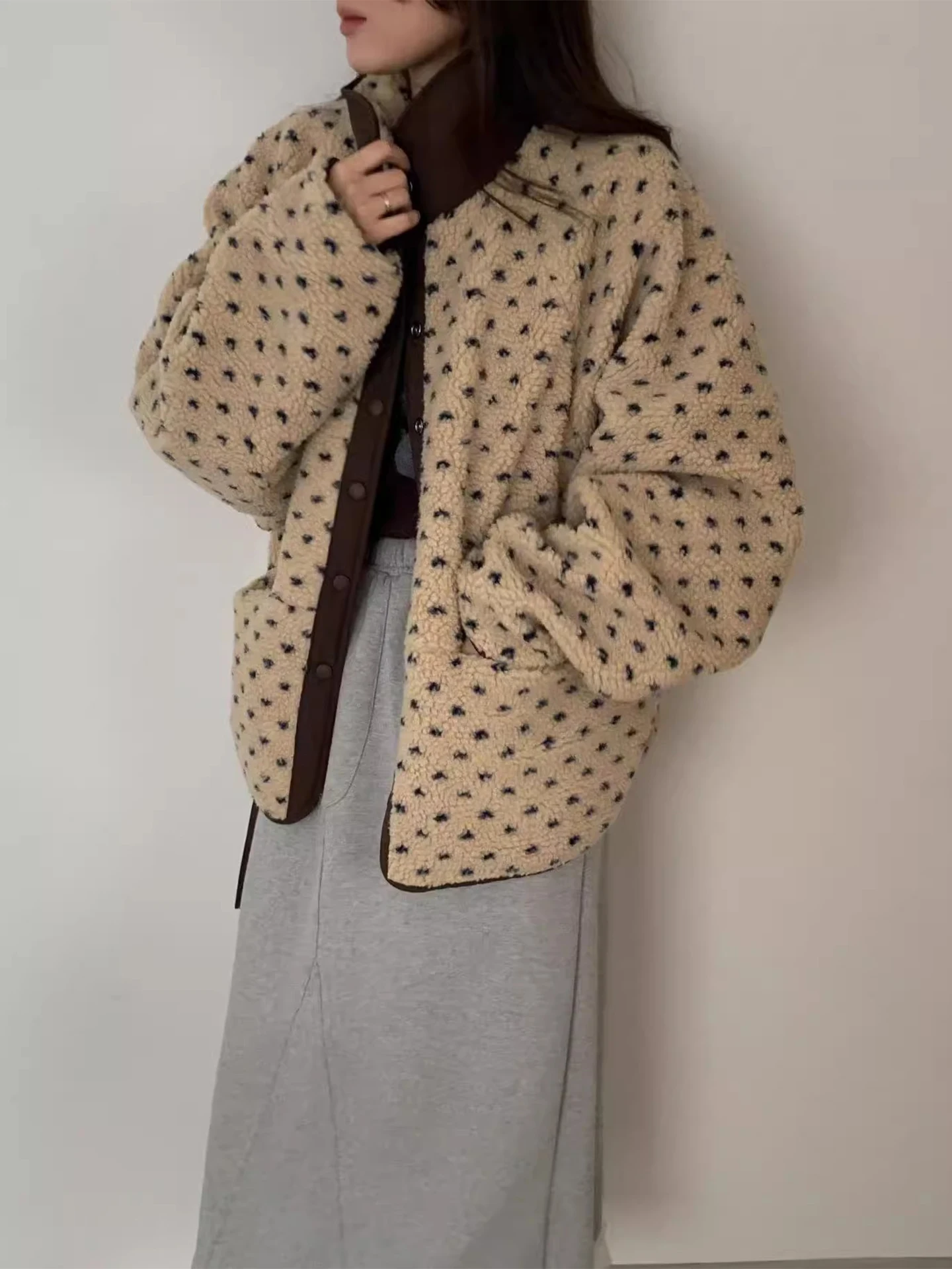 

Антивозрастное двустороннее пальто в стиле ретро с вышивкой в виде сердца, хлопковое пальто из меха ягненка, женское зимнее новое теплое хлопковое пальто