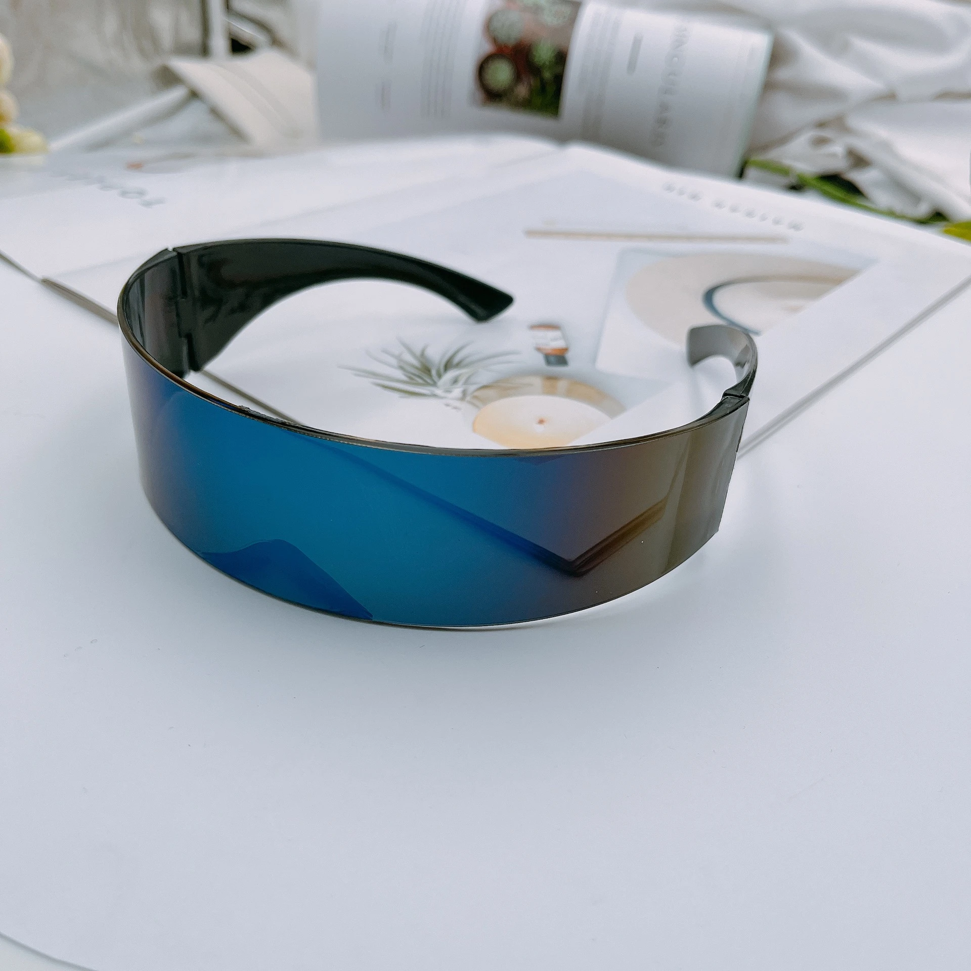 Futuristische Damen-Sonnenbrille mit schmalem Visier, Laser-Brille, Persönlichkeit, verspiegelte Gläser, integrierte Herren-Sonnenbrille – Detail 10