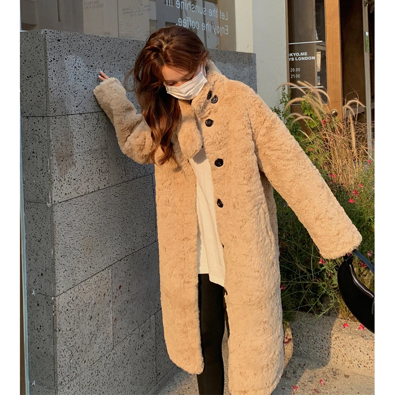 Damski płaszcz wełniany na zimę 2025, nowy damski płaszcz, nowy płaszcz z futra jagnięcego, gruby futrzany płaszcz w jednolitym kolorze, luźny płaszcz z wysokim kołnierzem, długi płaszcz za kolano.