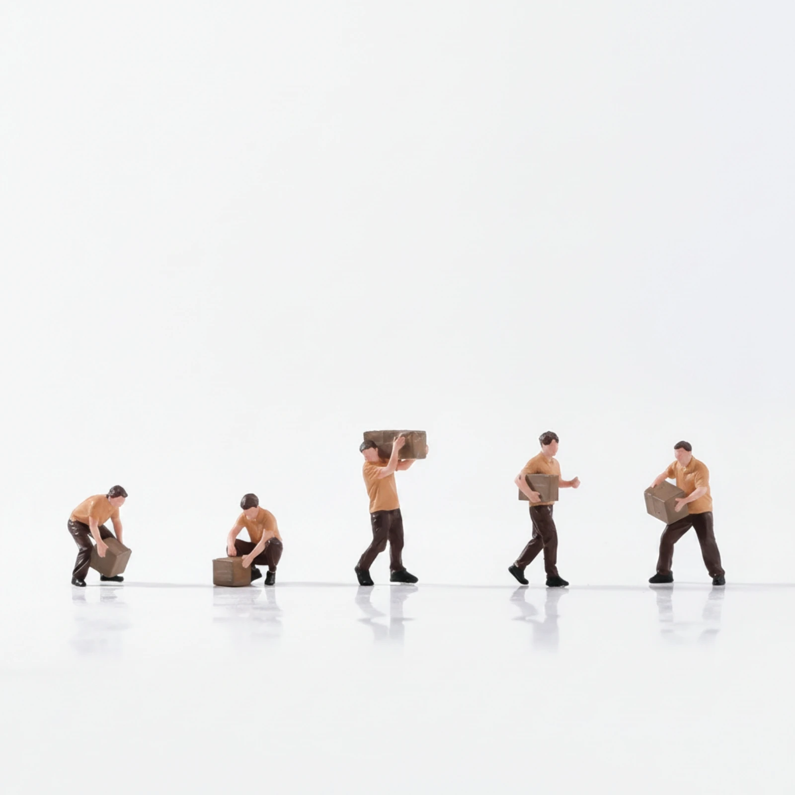5 Pieces Miniature Figure with Parcel Box 1/64 Scale Delivery Worker Figure for Diorama Builders, Desk Display
