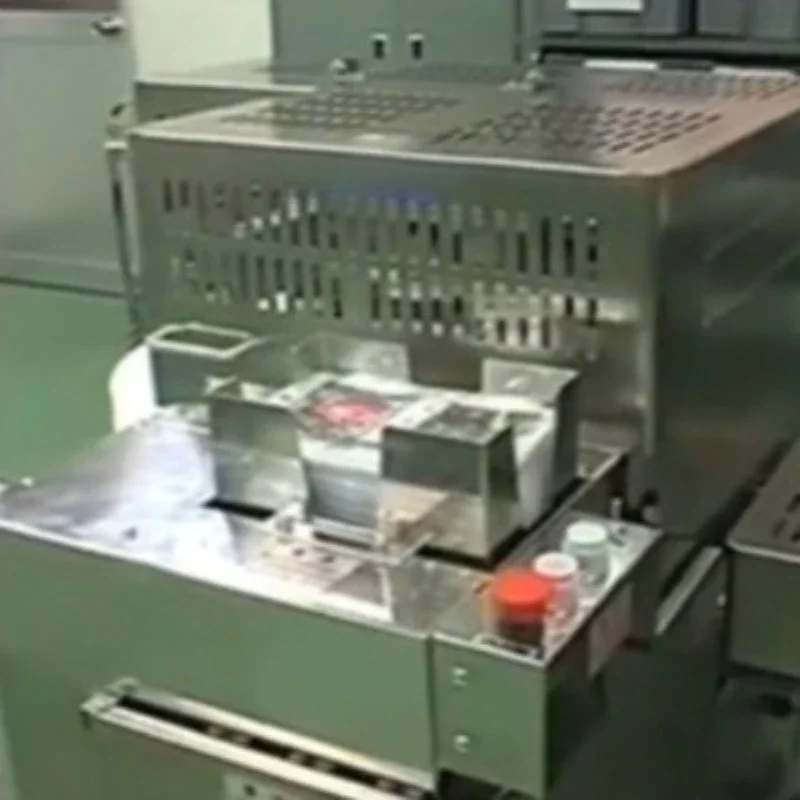 Triangular rice ball forming and packaging machine, triangular rice ball seaweed packaging