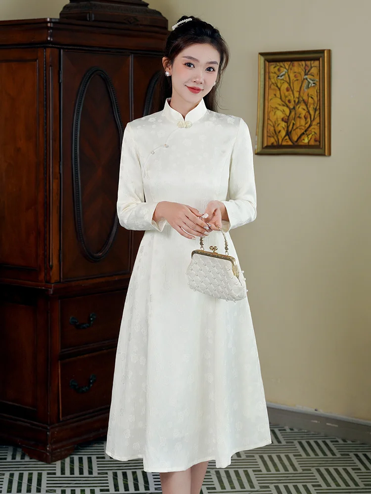 

Xiu Guan Tang u Duo 2025 Autumn New Retro Embroidered National Sle Improved A-Line New Chinese Sle Dr