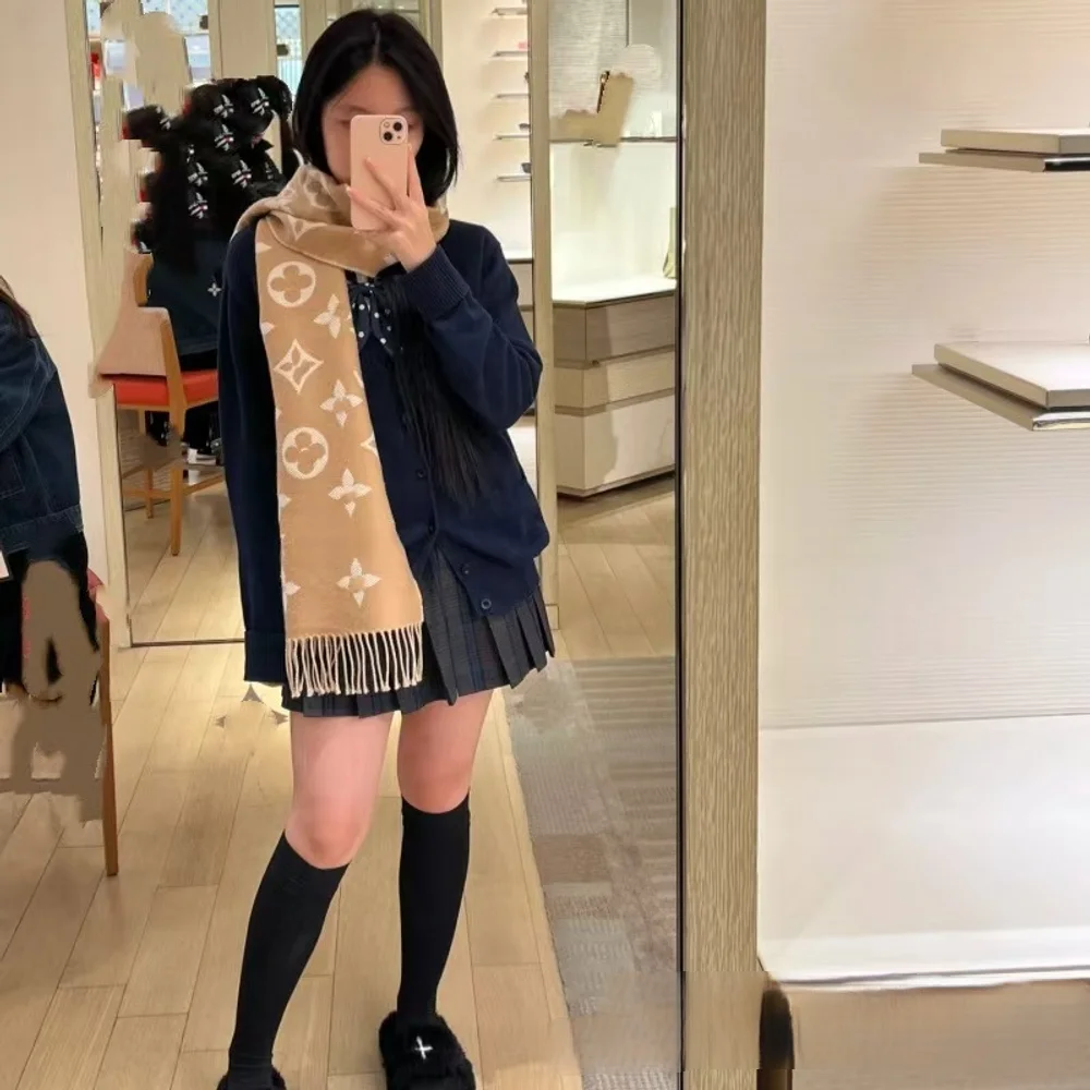 2025 Sciarpa di lana autunno e inverno Nappa da donna Scialle a fiore vecchio Double Sided Cashmere Polvere di rosa essiccata Collo caldo di grandi dimensioni