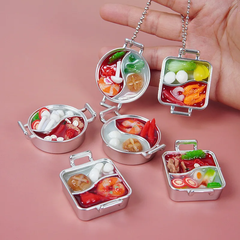 Mini llavero de olla caliente, llavero de comida de imitación, llavero de bolsa para amantes, colgante de modelo de olla caliente de doble sabor para envío directo