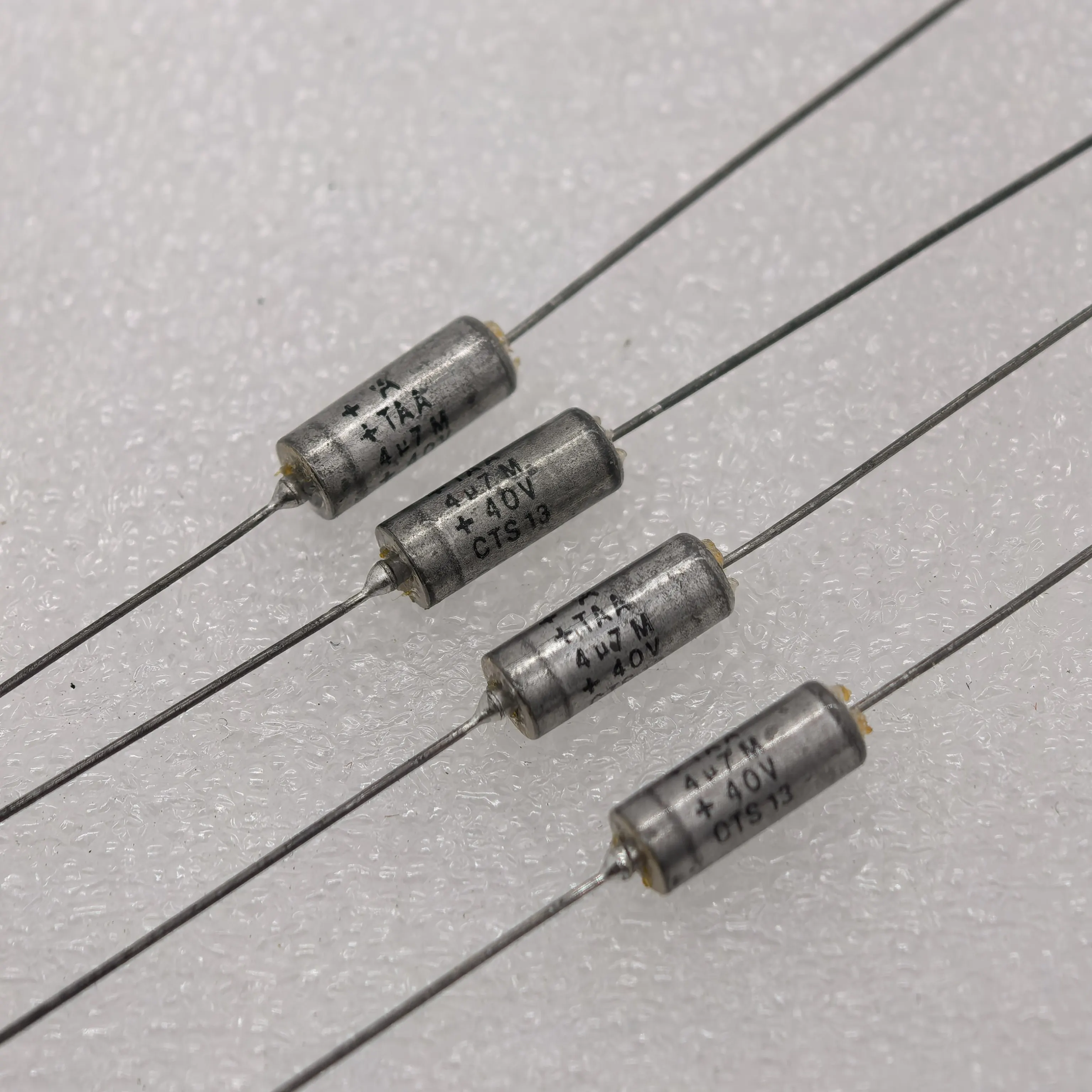10PCS/USA 4.7UF 40V DC high-temperature axial tantalum electrolytic audio capacitor