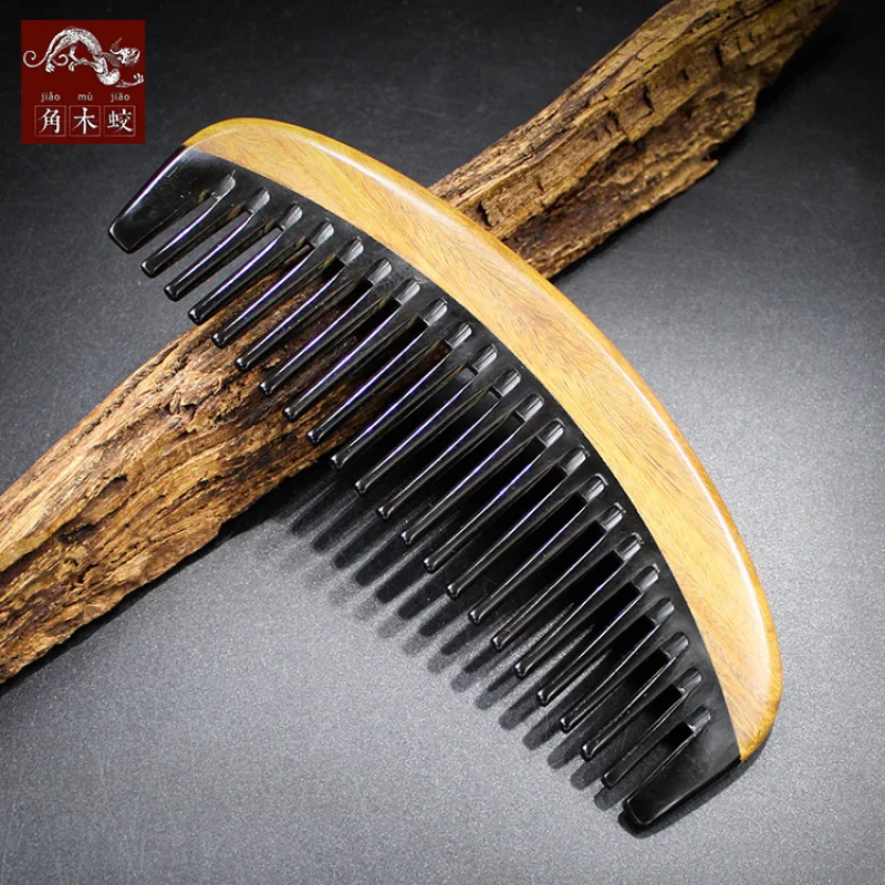 

Расческа из зеленого сандалового дерева и рога буйвола для массажа и укладки волос, с широкими зубьями, подходит для длинных волос.