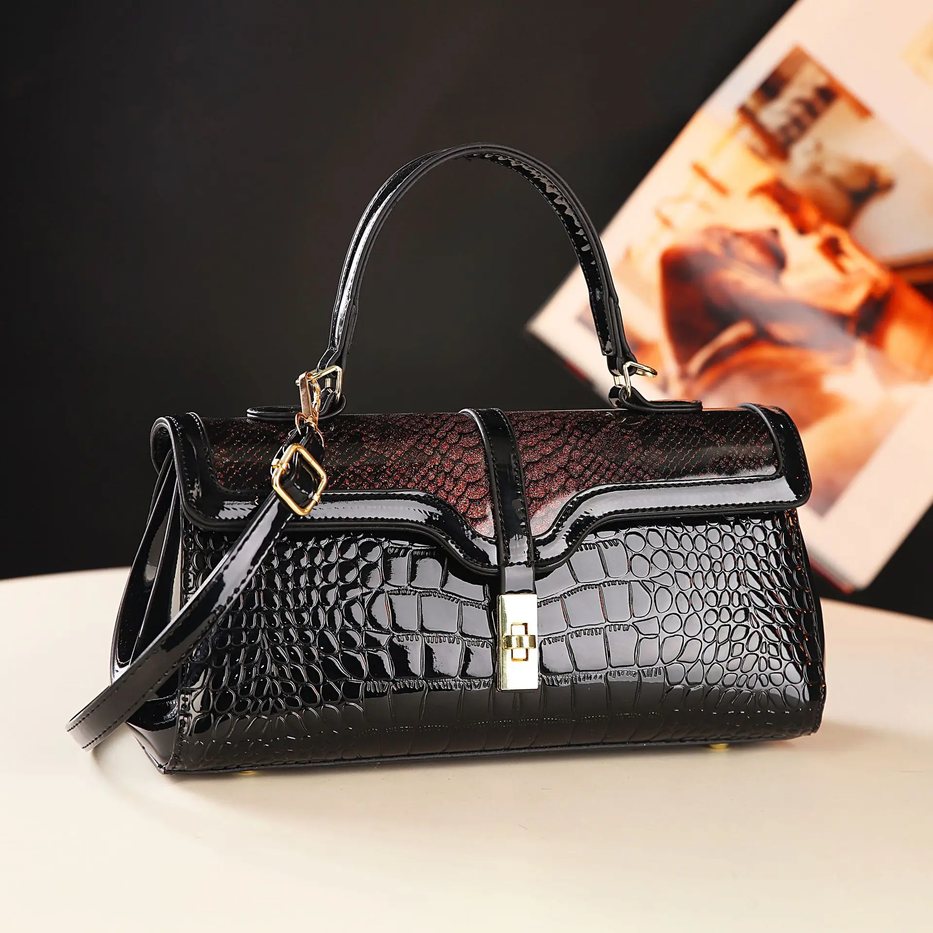 

Luxury Vintage Crocodile Pattern Handbag Fashionable Large Capacity Women's Crossbody Bag Evening Handbag PU Leather Ladies Tote