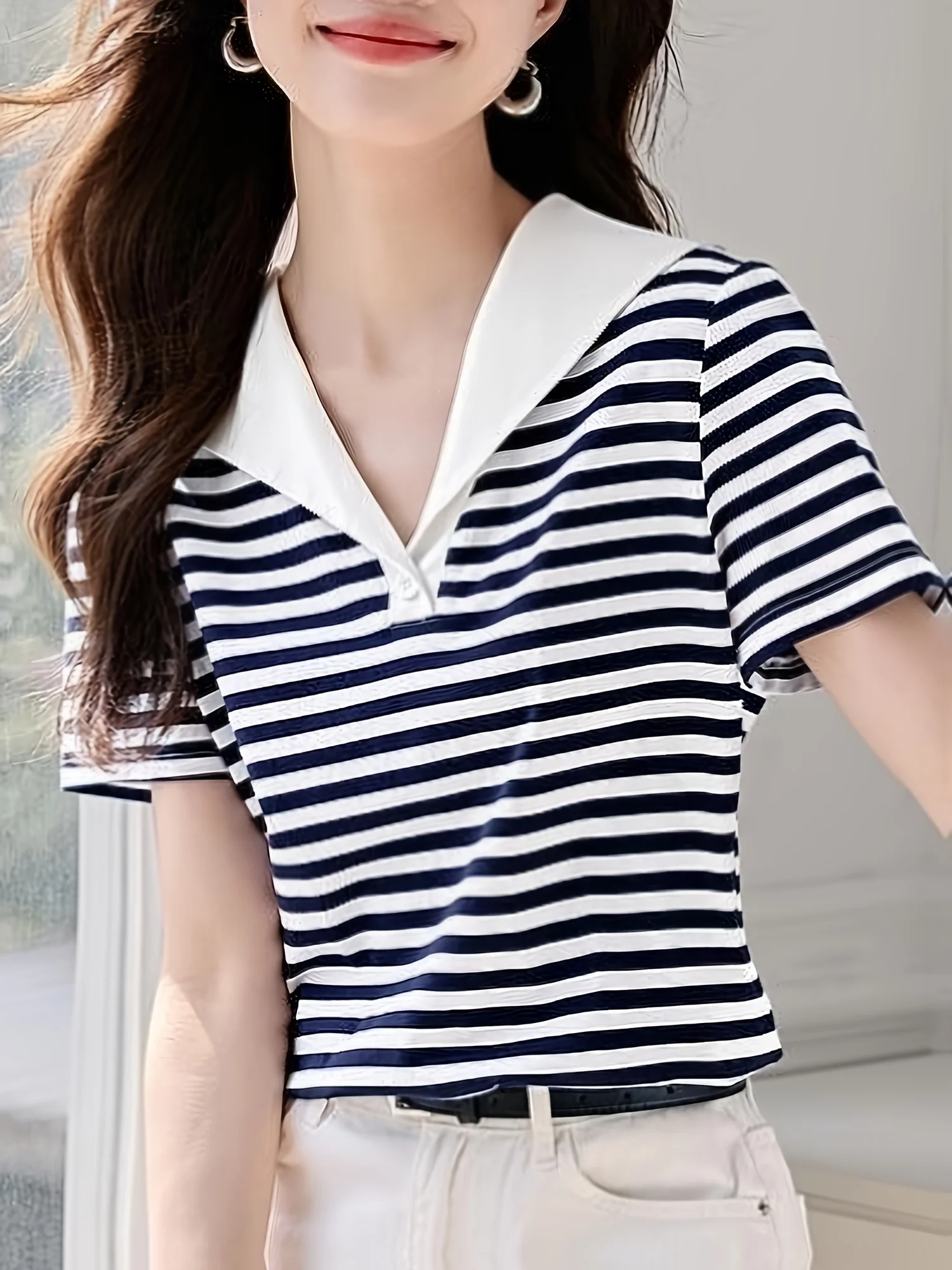 

Women's summer striped short-sleeved POLO shirts with solid color lapels are machine washable but not dry-cleaned