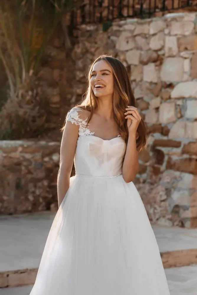 Robe de mariée romantique de luxe ligne A plage, grande taille, cristal, décalcomanie, couches, tulle, balayage train, pli, personnalisé, nouveau, 2024