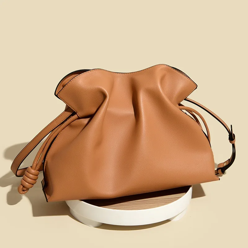 Bolsa feminina de couro PU, bolsa de ombro plissada, estilo inglês, designer de luxo, tendência da moda, Promot, 2024