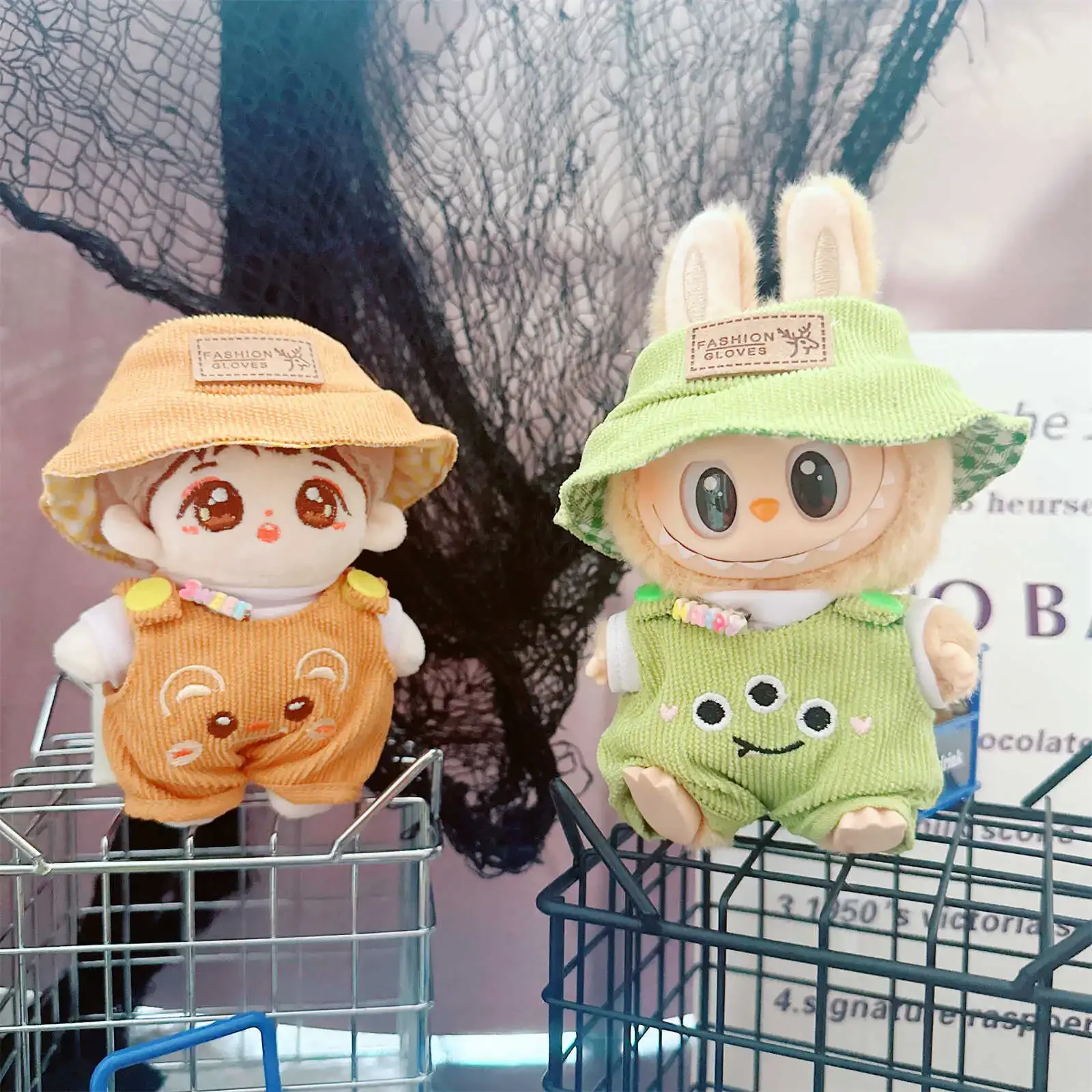 Freizeit-Stil, Trägerhose mit Hut für 17 cm große Labubu-Puppen, Kleidung, niedliche Mini-Plüschpuppenkleidung, das Monster-Outfit-Zubehör