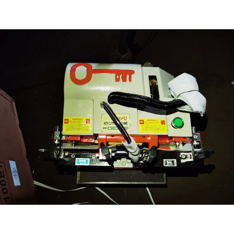 Electric Key Cutting Machine 100E1 Steel & Metal Locksmith Tool for Duplicating Cylinder & Flat Car Keys Key Blank Type