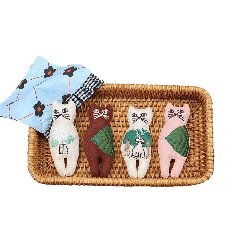 

Брошь-котенок из хлопка и льна в японском простом стиле, универсальный значок с кошкой для обуви, сумок, головных уборов и одежды
