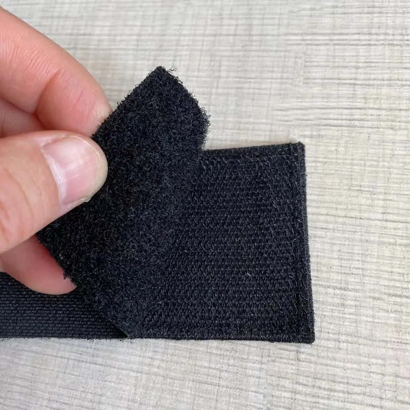 2 Stück Medizinische Notfall-Aufnäher mit Rotkreuz-Emblem, IR-reflektierende Patches, Schweizer Flaggen-Applikation für Kleidung, Militär-Armband, Taktische Abzeichen – Detail 1